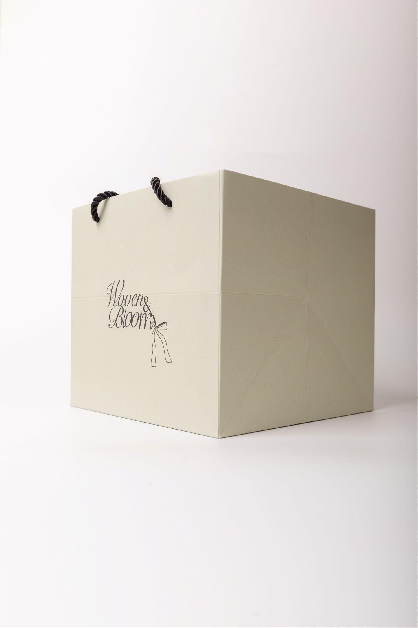 مجموعة (10) اكياس ورقية راقية بقاعدة مربعه