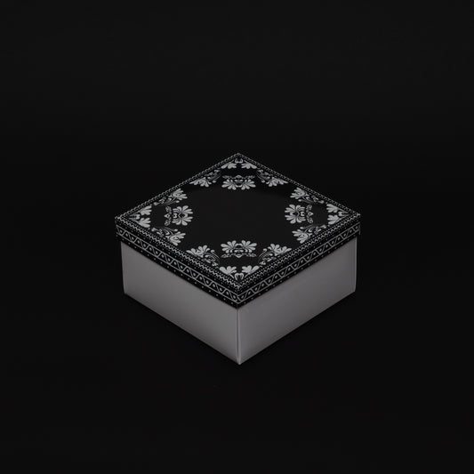 B&W Box
